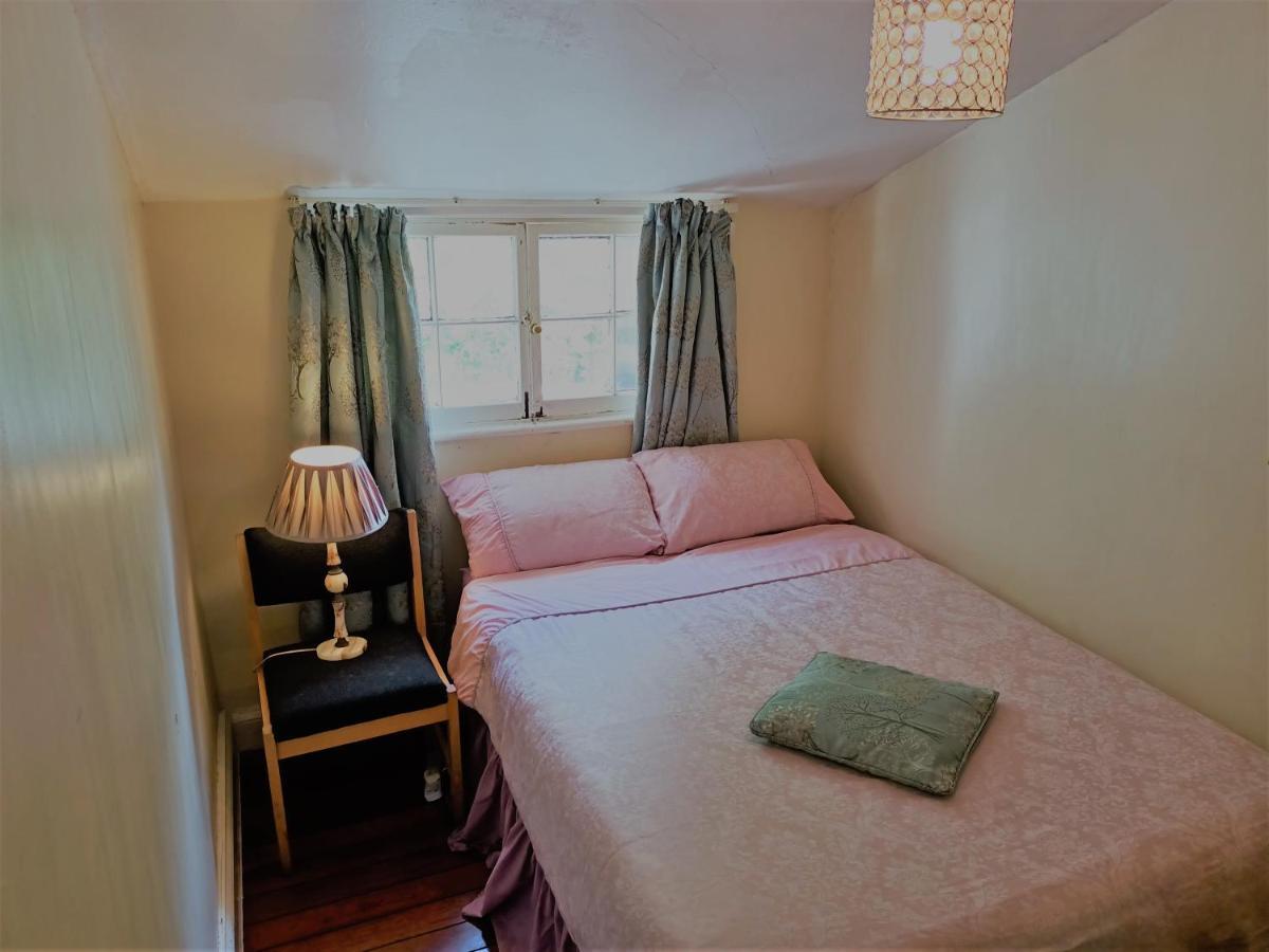 Embassie Backpackers Hostel *