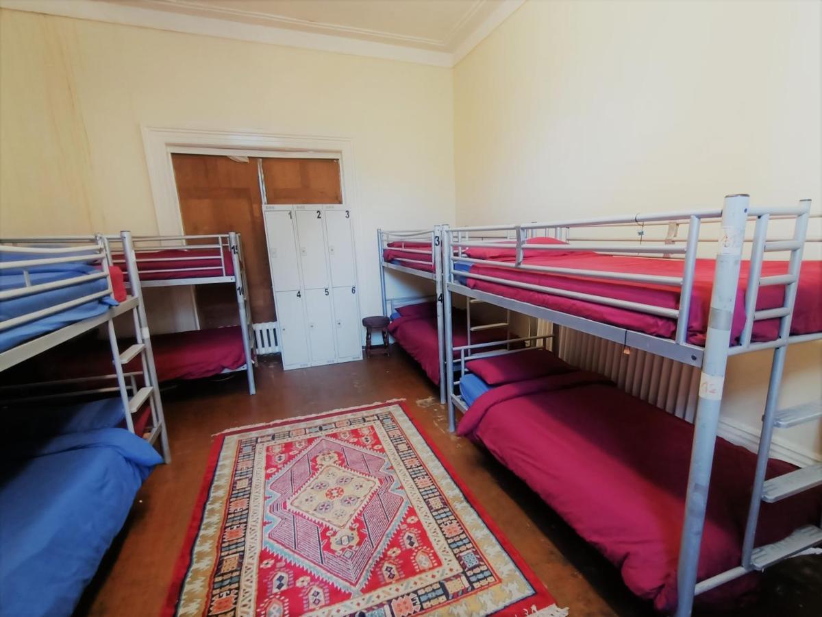 Embassie Backpackers Hostel *