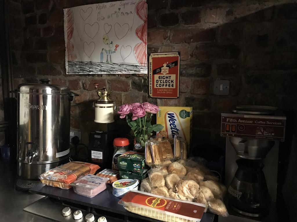 Embassie Backpackers Hostel *