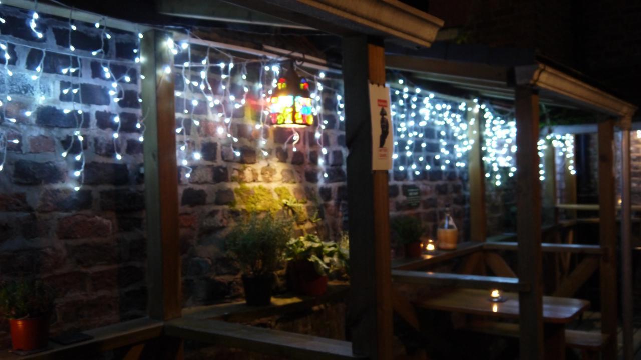Embassie Backpackers Hostel *